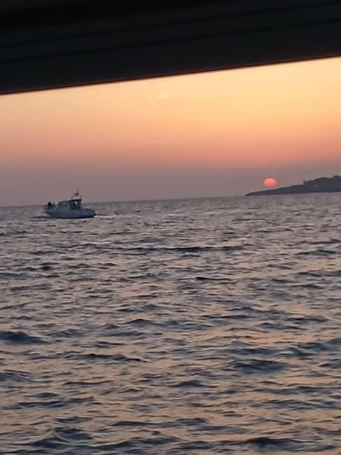 Cascais: Sunset Boat Trip with Welcome Drinks - Drinks, snacks, and the small boat atmosphere