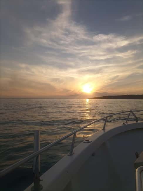 Cascais: Sunset Boat Trip with Welcome Drinks - Booking details worth checking before you go