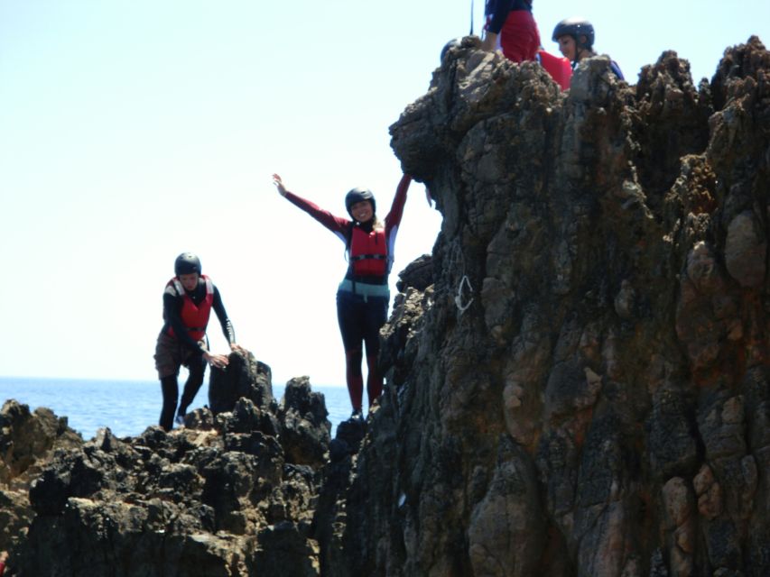 Coasteering Algarve: Cliff Jump, Swim & Climb in Sagres - Guides, equipment, and the personal feel