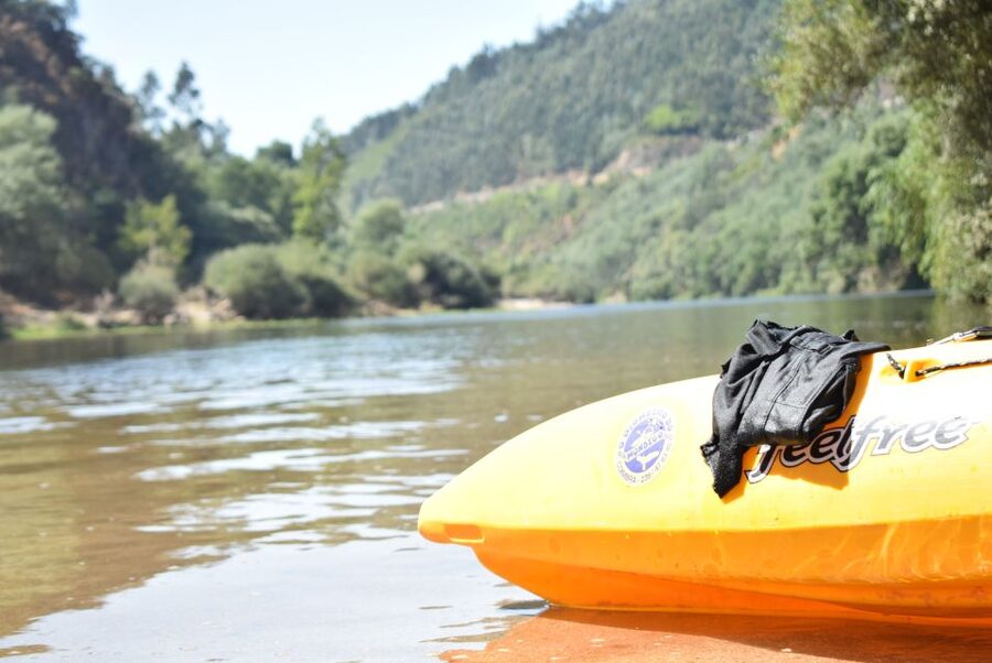 Coimbra: Mondego River Kayaking Tour - A gentle 18-kilometer ride through the Mondego Valley