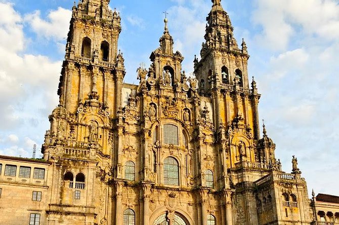 Day Trip from Porto to Santiago de Compostela and Valença - Santiago’s old center and the cathedral square