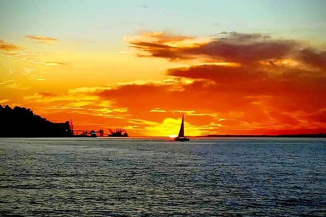 Daytime/Lisbon Sunset Boat with history and wine (small group) - Group size and the small-boat question