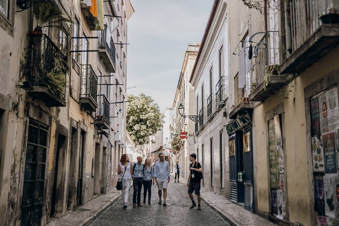 Devour Lisbon Bairro Alto Evening Food & Wine Tour - Faz Frio and the first taste of Portugal