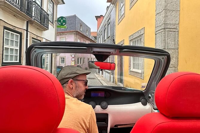 Discovering Porto in an eco-friendly vehicle - São Bento Station turns a 15-minute stop into a history lesson