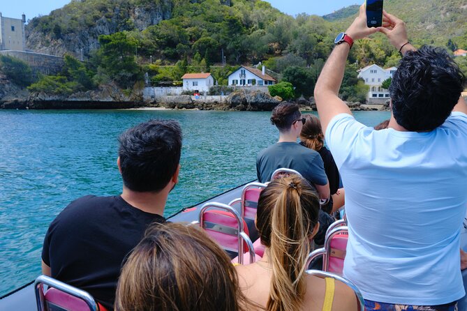 Dolphin watching in Setúbal - The Arrábida coast brings color and drama