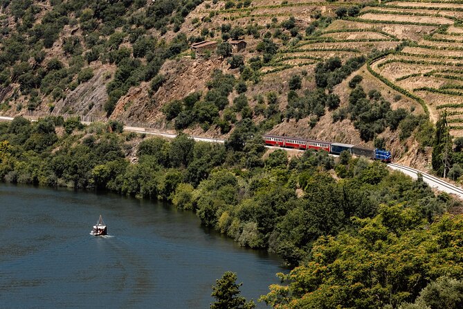 Douro Experience - Boat and Train Ride - Lunch and Wine Tasting - All Included - Leaving Porto at 8:20 a.m.