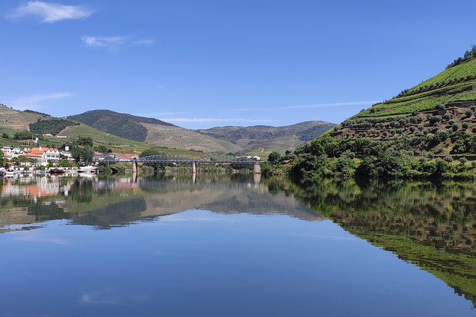 DOURO TOURS - Premium Tour - A traditional Portuguese lunch in Pinhão