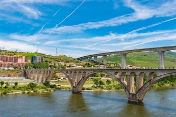 Douro Valley and Régua Panoramic Cruise with Lunch from Porto - Peso da Régua and the Douro wine country