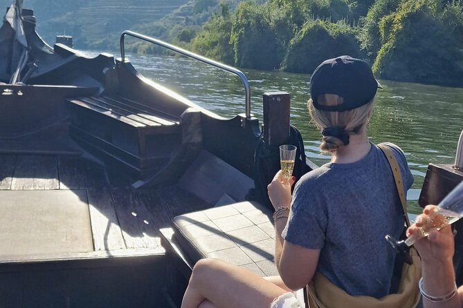Douro Valley-Expert Guide-Boat-Lunch-Tastings-Offer wine bottle - Lunch in Pinhão with Douro DOC Wine