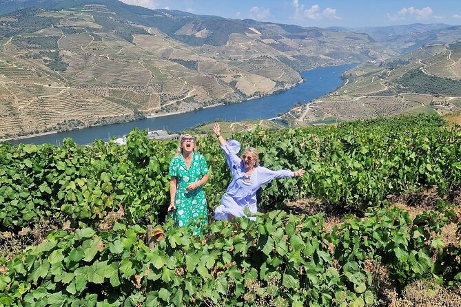Douro Valley-Expert Guide-Boat-Lunch-Tastings-Offer wine bottle - Returning Along National Road 222