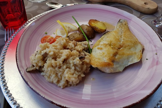 Douro Valley Wine Tour: 3 Vineyard Visits, Wine Tastings, Lunch - Folgosa and the historic Port tasting