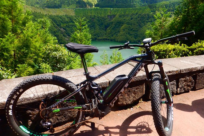 E-bike Sete Cidades- "All Mountain" bike program - Starting high above the two lakes