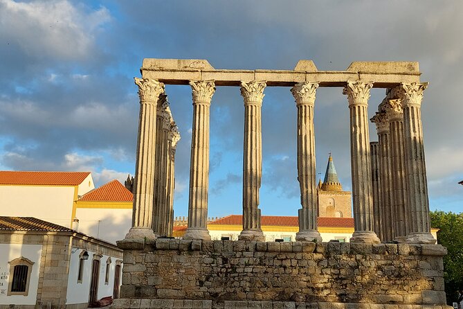Évora: Private walking tour, By Local Guide - What the guides add to the experience