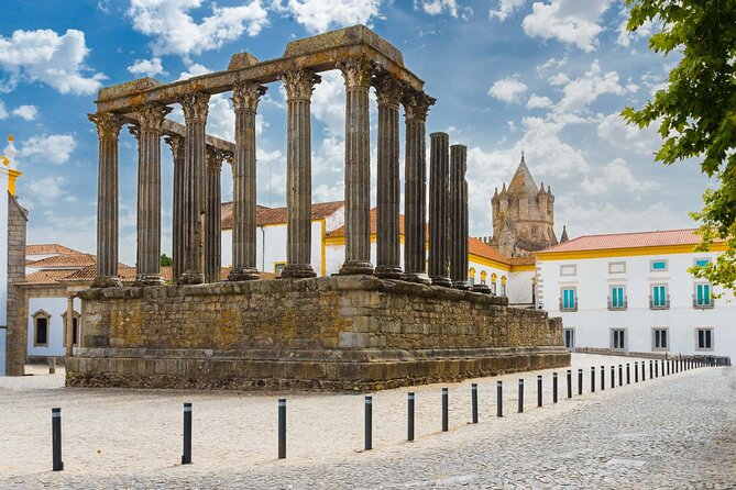 Évora: Private walking tour with tickets to main monuments - Igreja de São Francisco and the royal palace remains