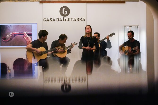 Fado by Casa da Guitarra - The opening songs and traditional instruments