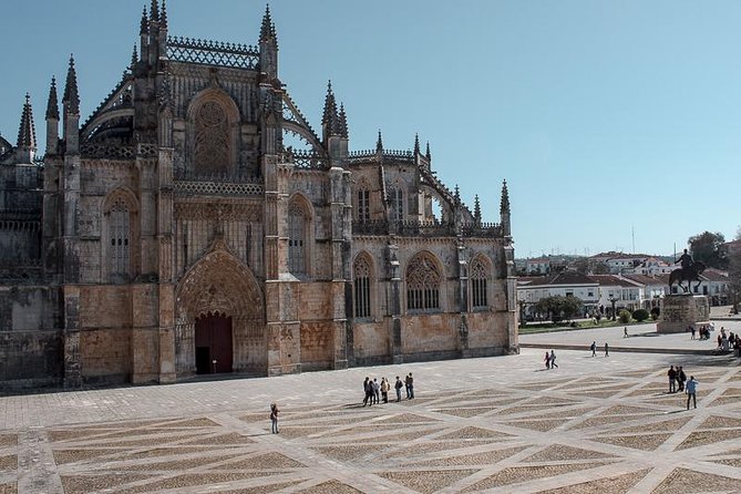Faith and Heritage: Fátima, Batalha, Nazaré, Óbidos from Lisbon - Óbidos: the day’s most atmospheric walk