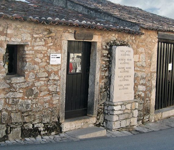 Fátima and Coimbra Full-Day Tour from Porto - Lunch in Fátima, with a choice to make