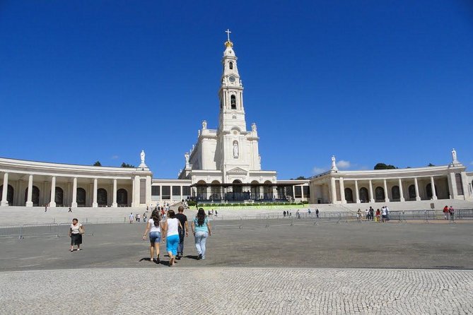 Fátima, Nazaré, and Óbidos: Small Group Tour From Lisbon - Fátima: a place of pilgrimage and reflection