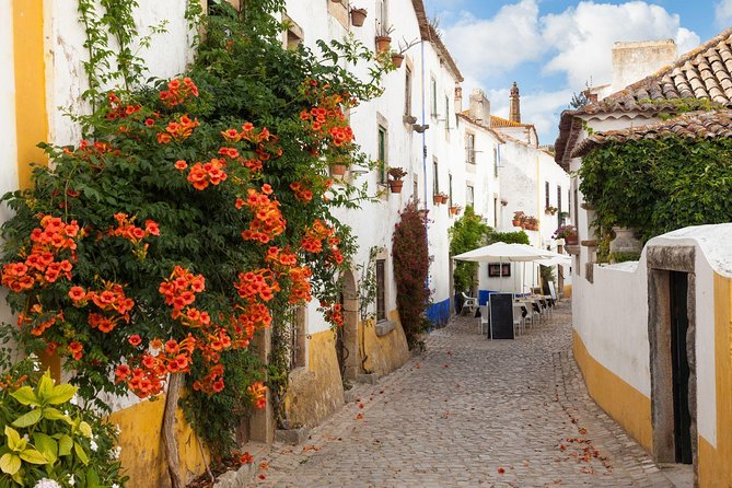 Fátima, Nazaré, and Óbidos: Small Group Tour From Lisbon - Lunch and the coastal turn toward Nazaré