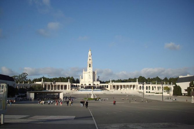 Fátima, Nazaré, and Óbidos: Small Group Tour From Lisbon - The guide makes the difference
