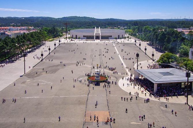 Fatima Sanctuary Private Tour from Lisbon - Free time for prayer, food, and shopping