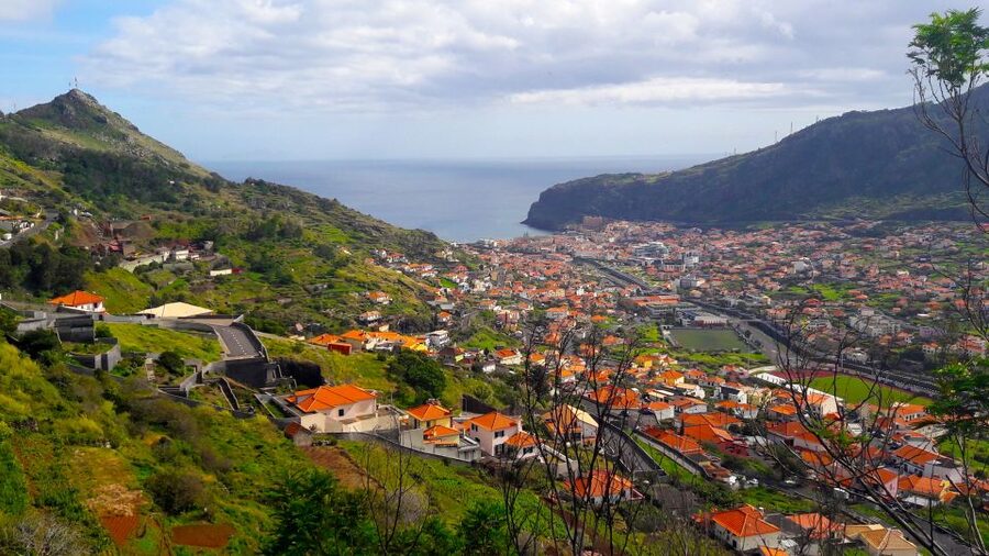 From Funchal: Machico to Porto da Cruz Larano Cliff Hike - Arriving near Porto da Cruz