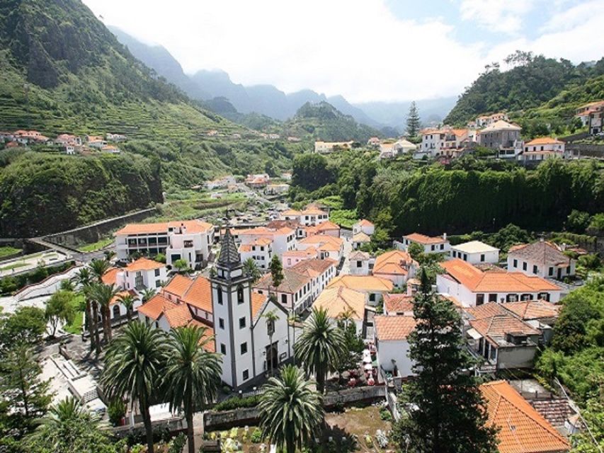 From Funchal: West Madeira and Laurel Forest Day Trip - Câmara de Lobos and the first taste of Madeira