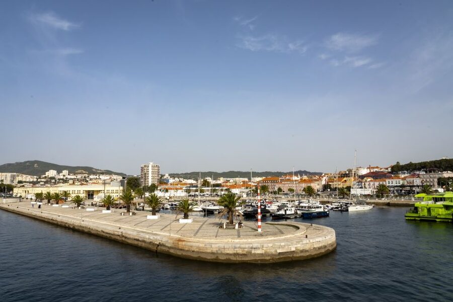 From Lisbon: Comporta and Setúbal Trip with Horseback Riding - Who should book this outing