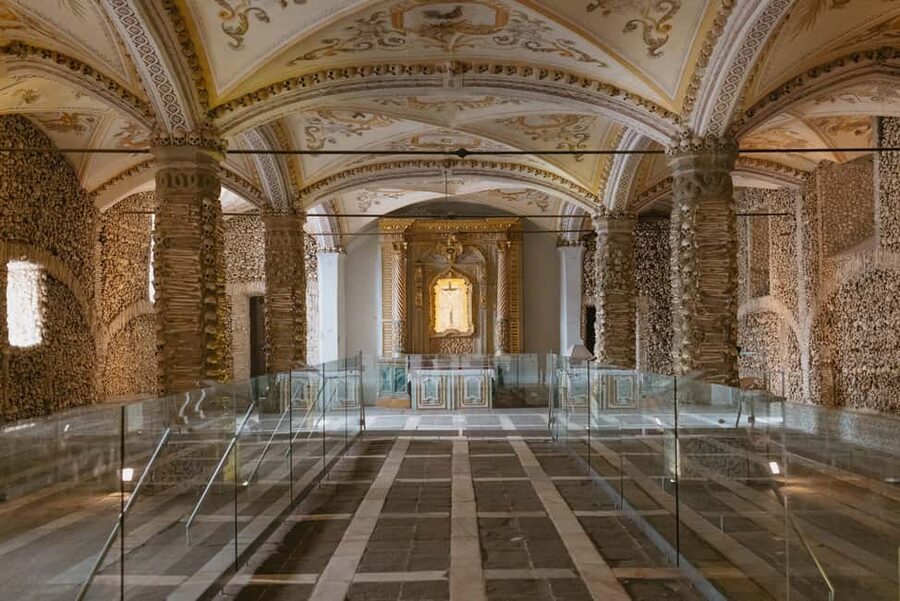 From Lisbon: Évora and Monsaraz Day Tour with Wine Tasting - Évora’s Church of St. Francis and Chapel of Bones