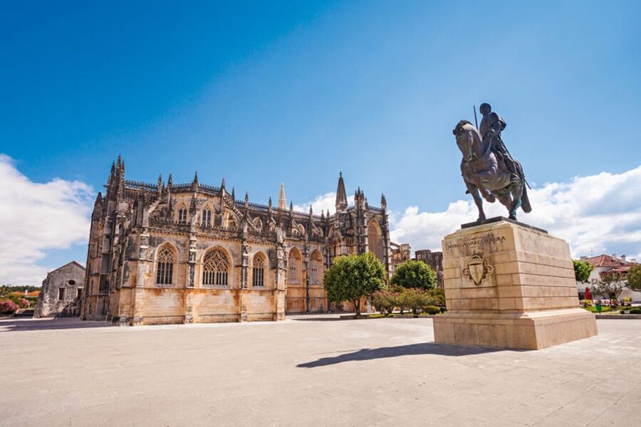 From Lisbon: Fátima, Batalha, Nazaré and Óbidos Day Tour - Who should book this day trip?
