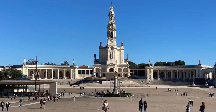 From Lisbon: Fátima, Batalha, Nazaré, and Obidos Tour by Van - Key points to know before booking