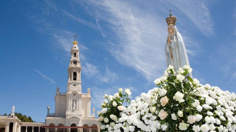 From Lisbon: Fátima, Batalha, Nazaré & Óbidos Full-Day Tour - The guides make the long day easier