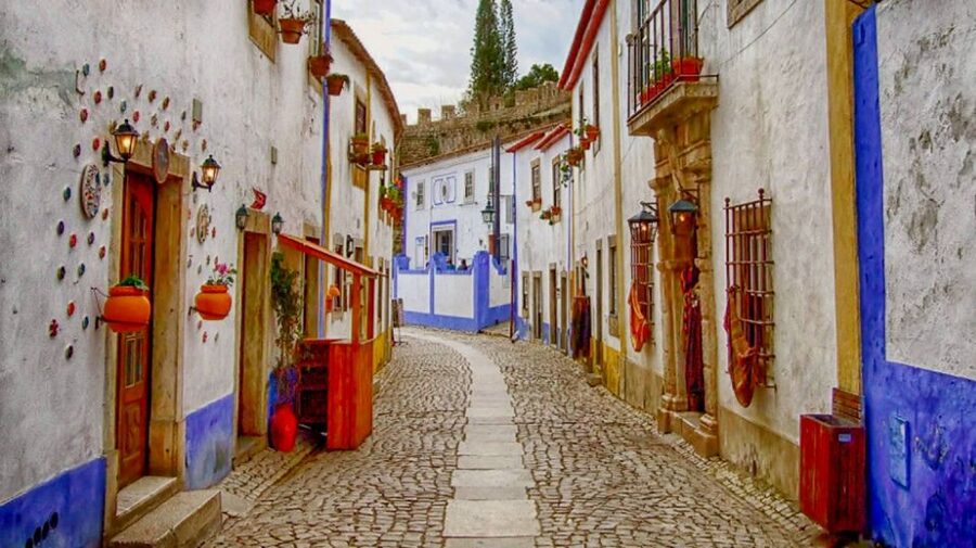 From Lisbon: Fátima, Batalha, Nazaré & Óbidos Full-Day Tour - Batalha Monastery and Portugal’s Gothic ambition