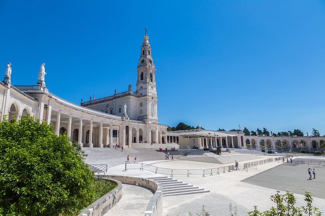 From Lisbon: Fatima Batalha Nazare & Obidos Small Group Day Trip - Óbidos: the prettiest finish to the route