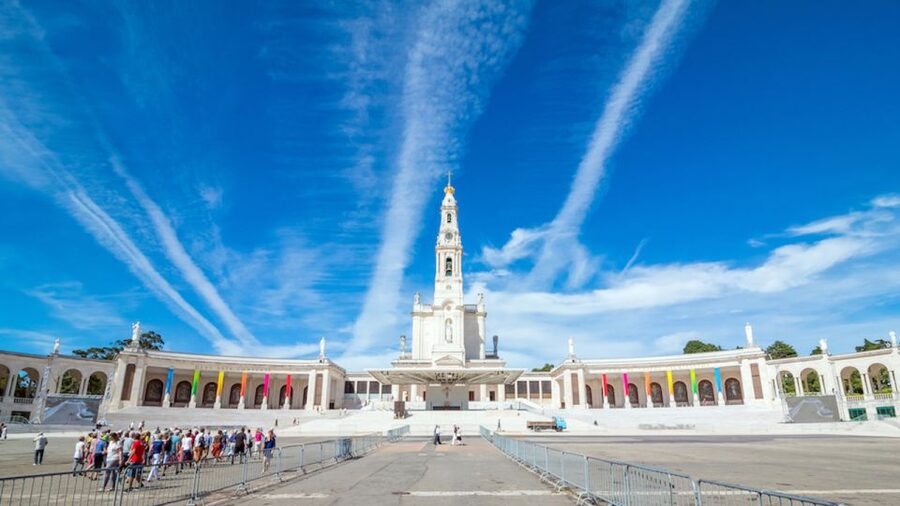 From Lisbon: Fátima, Nazaré and Sintra Guided Tour - Who will enjoy this tour most