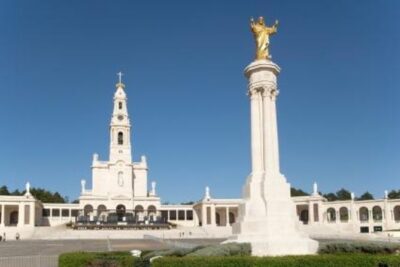 Fátima, Nazaré, Batalha, and Óbidos Guided Tour