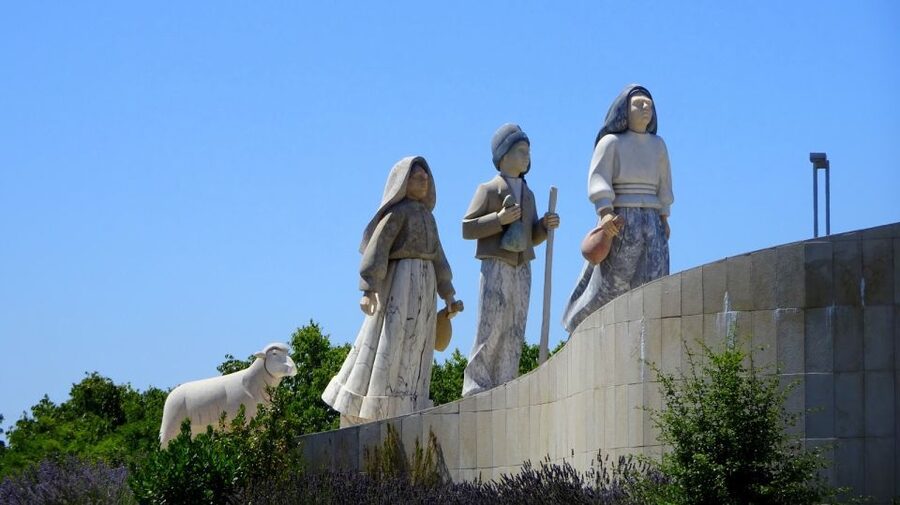 From Lisbon: Fátima, Óbidos Medieval, Nazaré Atlantic Coast - Why this three-stop route works