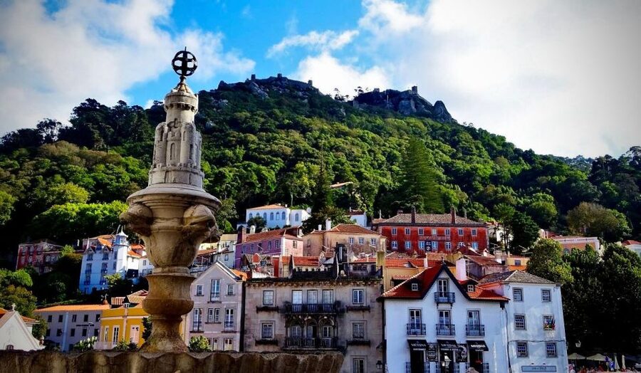 From Lisbon: Sintra, Cascais and Estoril Full-Day Tour - The guides are a major part of the experience