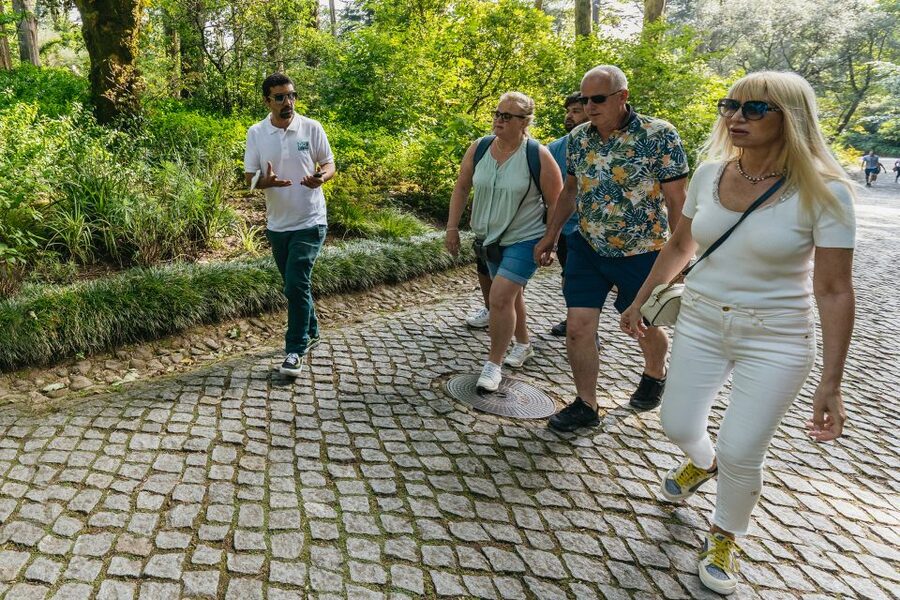 From Lisbon: Sintra & Cascais Small Group Tour with Tickets - An hour in elegant Cascais