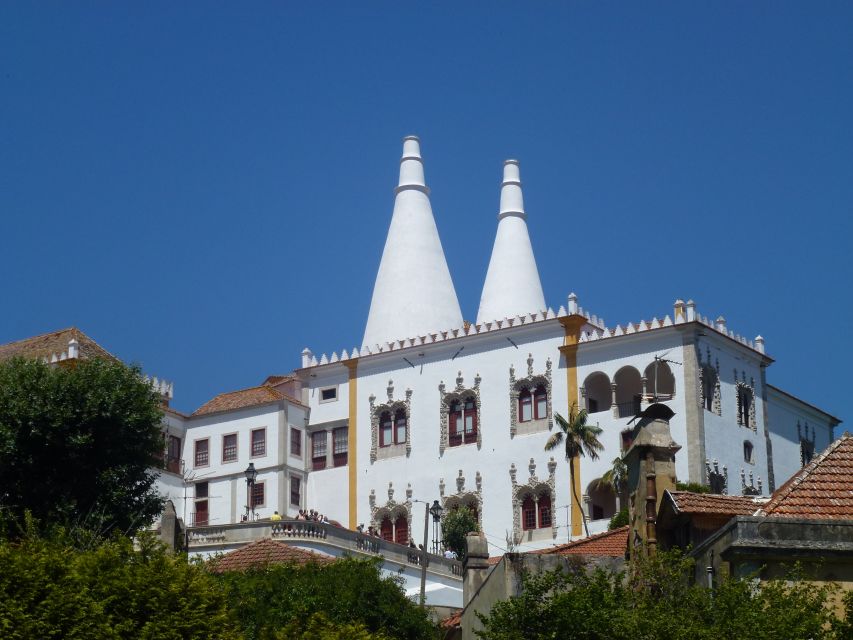 From Lisbon: Sintra Pena Palace Cascais 8-People Group Tour - Who should book this Sintra and Cascais tour?