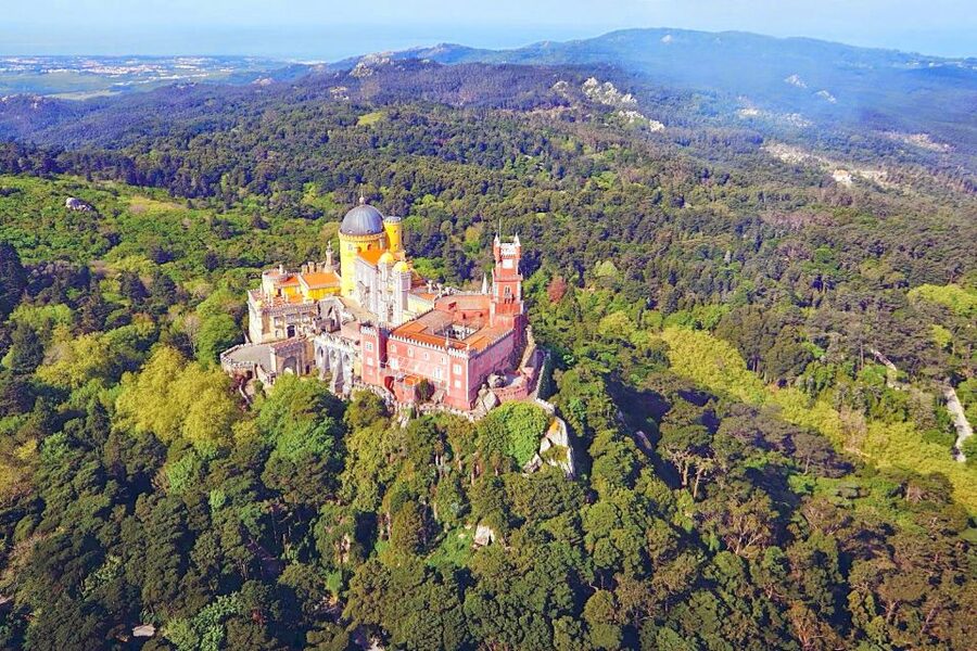 From Lisbon: Sintra Pena Palace Cascais 8-People Group Tour - Lunch and free time in Cascais