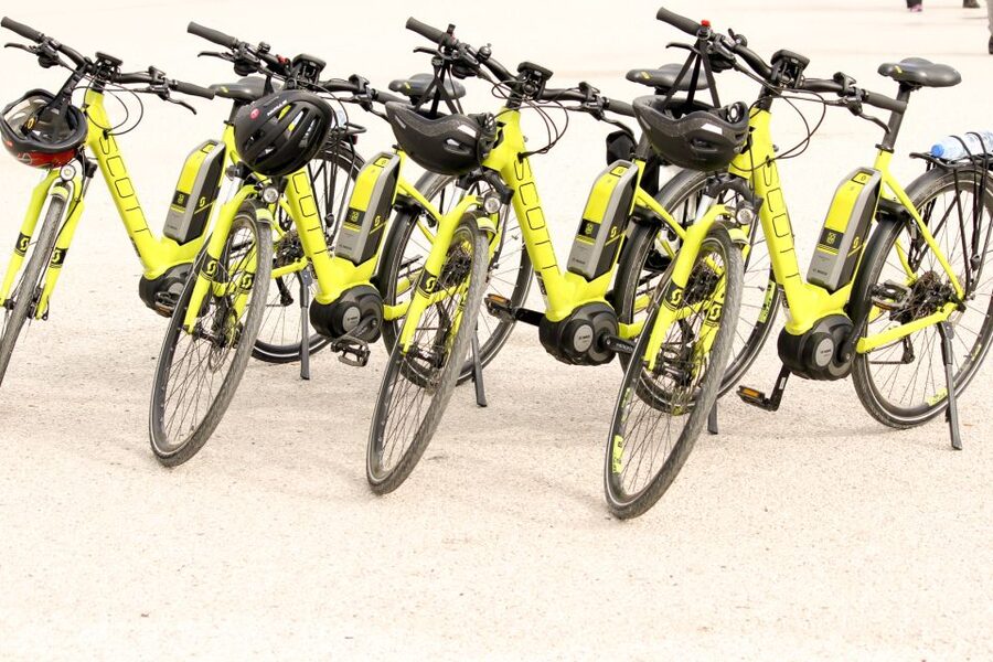 From Lisbon: Sintra to Cascais Full-Day Guided E-Bike Tour - Choosing the Guincho Beach route to Cascais