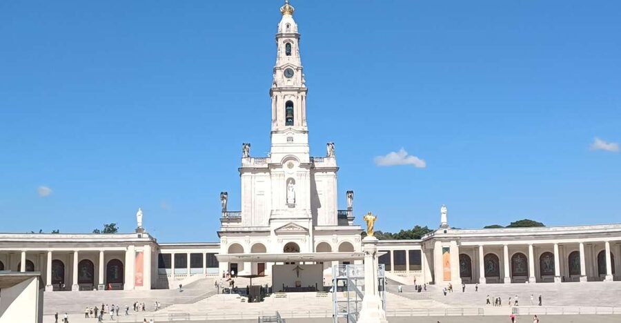 From Lisbon: Small Group Fátima & Little Shepherds Town Tour - First look at the Sanctuary of Fátima