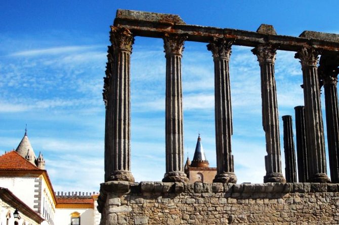 From Lisbon to Alentejo: Évora and Megaliths Full-Day Tour - The Chapel of Bones, Évora’s strangest room