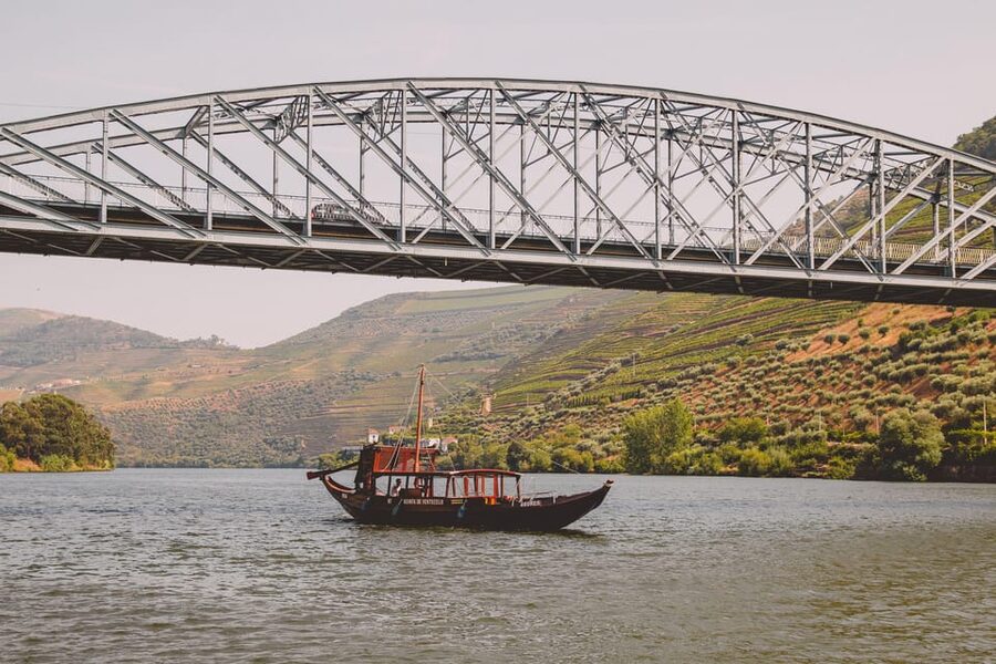 From Pinhão: Douro Valley Rabelo Boat Tour with Port Wine - From Pinhão to the first wine estates