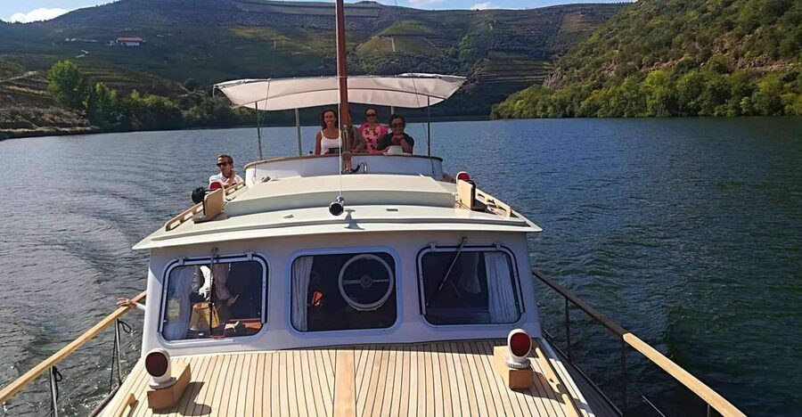 From Pinhão: Private Yacht Cruise along the Douro River - Choosing one, two, or four hours