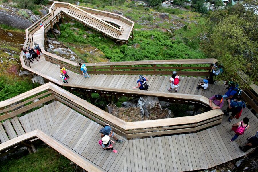 From Porto: 516 Arouca Bridge and Paiva Walkways Guided Tour - Is the transportation worth the price?