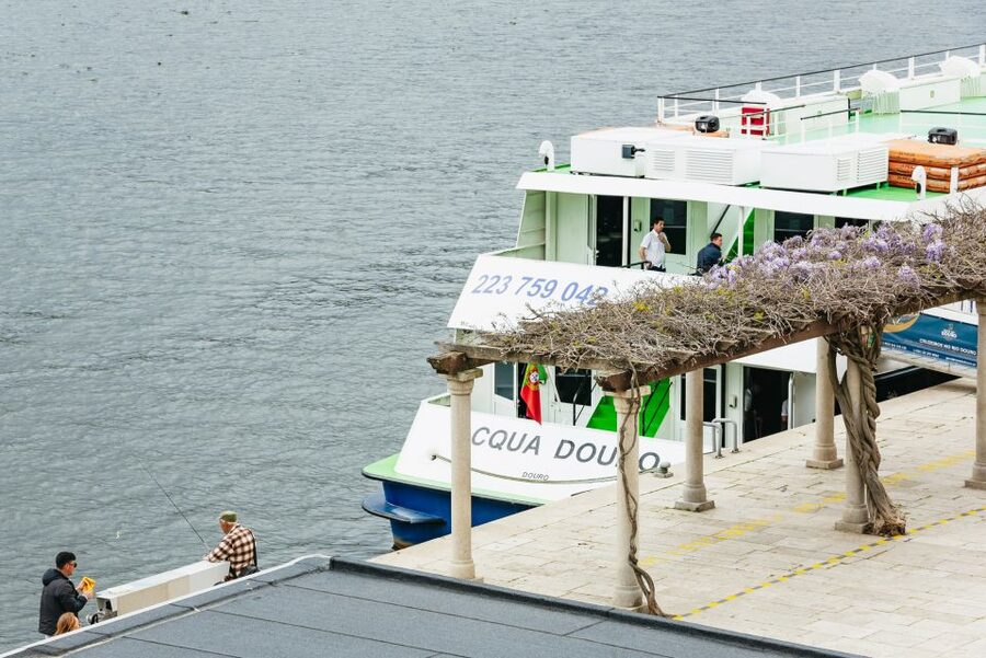 From Porto: Douro River Cruise to Régua with Lunch - Food, seating, and onboard comfort