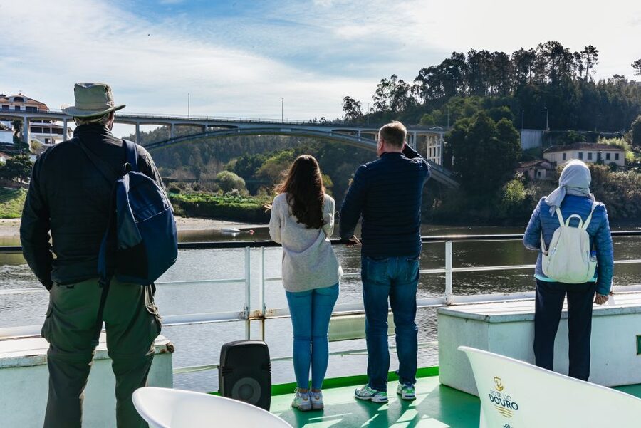 From Porto: Douro River Cruise to Régua with Lunch - The Douro opens up after Porto
