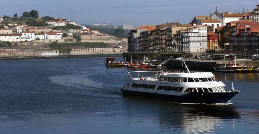 From Porto: Douro River Cruise, Winery Visit & Lunch - Breakfast, lunch, and the practical value of the boat